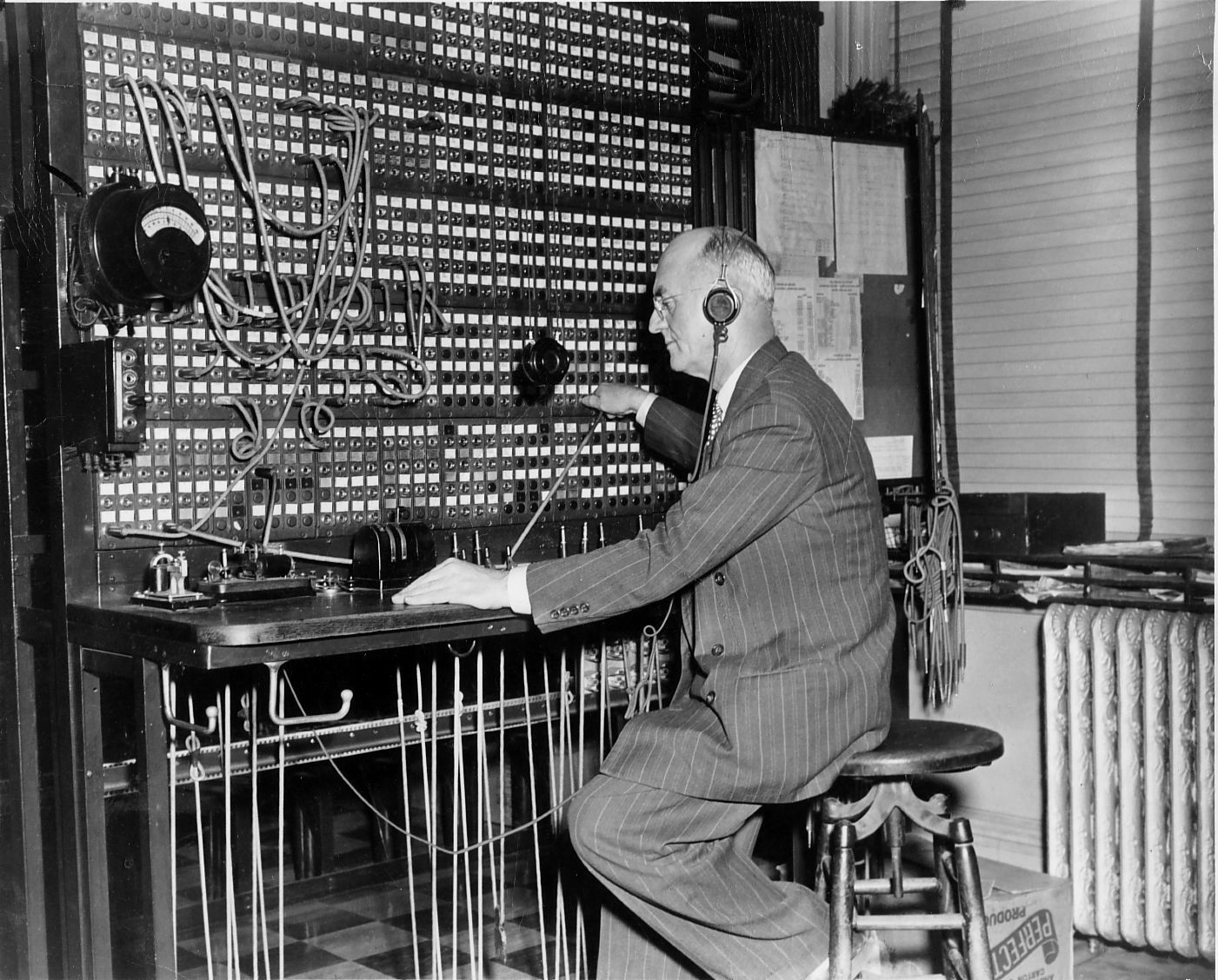 Clinton switchboard 1948.jpg